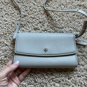 Tory Burch light gray crossbody, clutch or wallet! Removable strap.